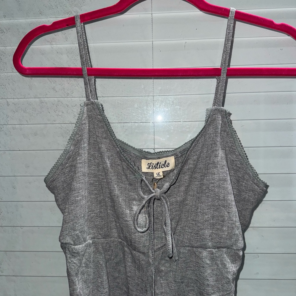 NWT Heather Gray Top with Keyhole Cutout Accent